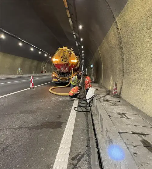 九台隧道排水渠清淤